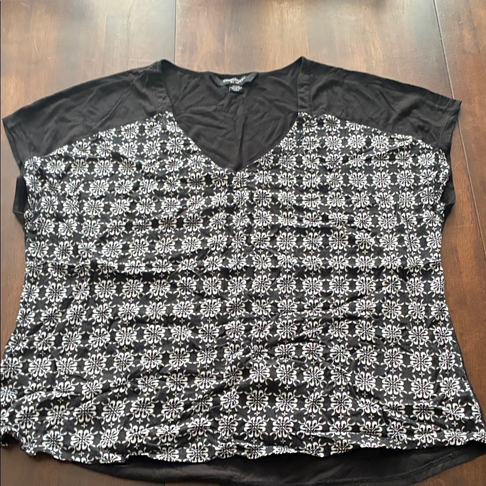 Black and White Patterned Women's Top